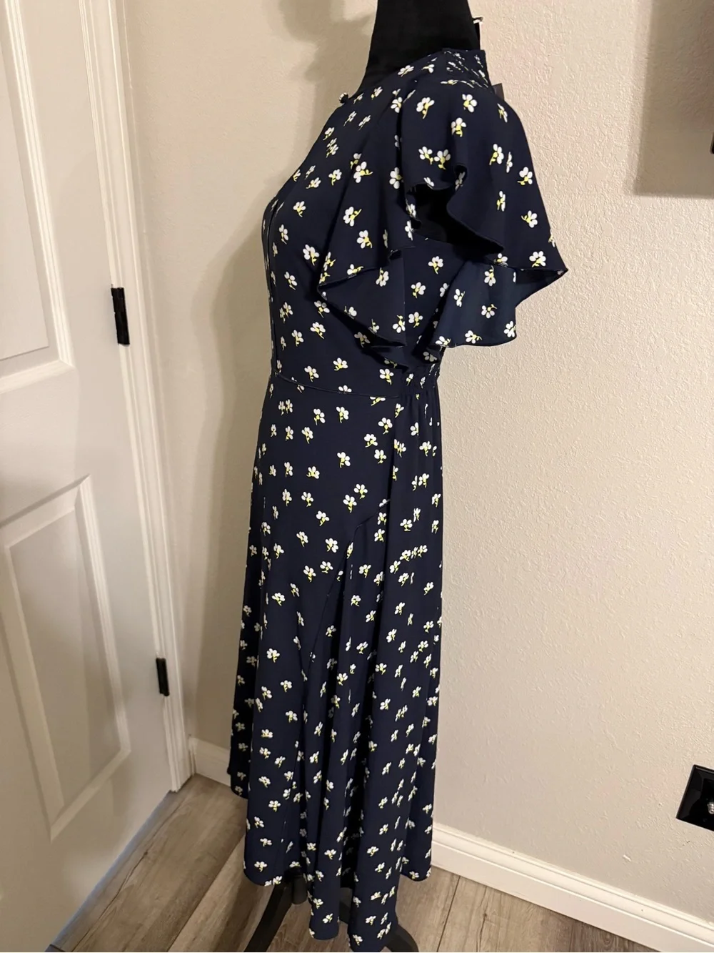 kate spade Navy Floral Midi Dress - Daisy Toss Flutter Sleeve Dress. 👗 NWT